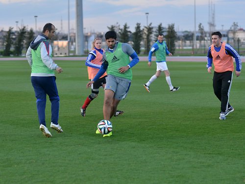 UEFA-nın Bakıda seminarı və Olimpiya Stadionunda futbol - FOTOLAR