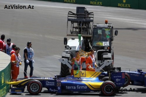 GP2 seriyasında qəza: Pilotlar yarışı dayandırdı - FOTOLAR