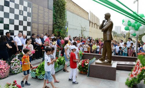 Vüqar Həşimovun xatirə turnirinə start verildi - FOTOLAR