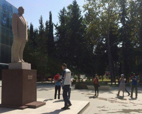 Olimpiya medalçısı Heydər Əliyevin abidəsini ziyarət etdi - FOTOLAR