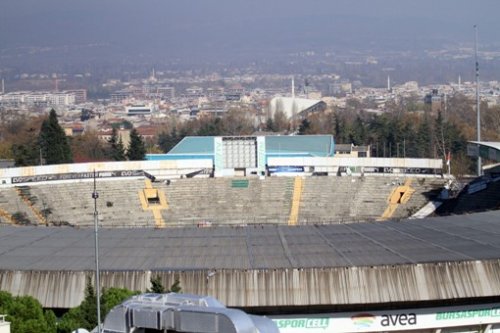 Millimizin üzvünün oynadığı stadion sökülür - FOTOLAR