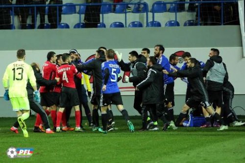 Almeydadan qayda pozuntusu və Sadiqovun şillələdiyi "paçan" - FOTOLAR