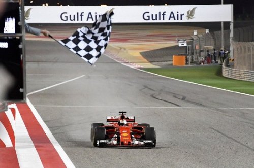 "Ferrari" pilotu fəxri kürsüdə rəqs etdi - FOTOLAR