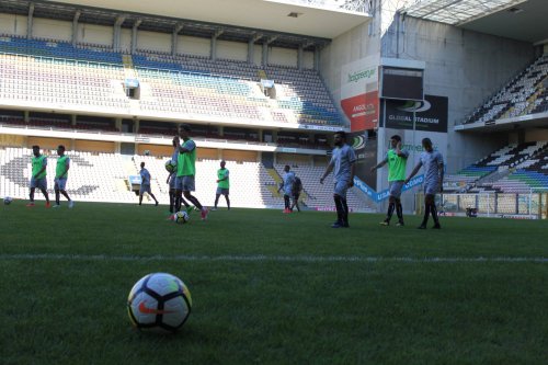 Emin Mahmudov avtoqraf payladı
