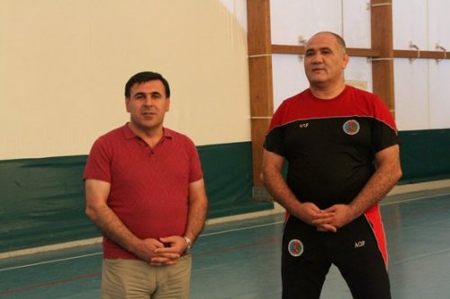 Güləşçilərlə jurnalistlər futbol oynadı - FOTOLAR