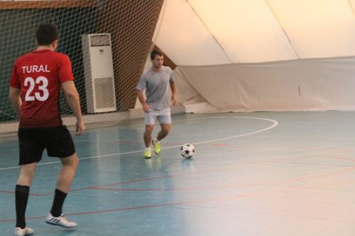 Güləşçilərlə jurnalistlər futbol oynadı - FOTOLAR