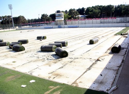 "Sumqayıt"ın stadionunun ot örtüyü söküldü