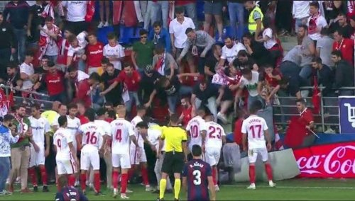 Oyun zamanı stadion uçdu: 2 yaralı - FOTOLAR