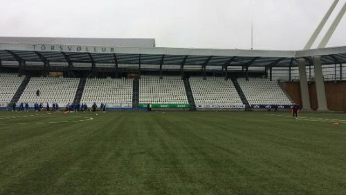 Farer adaları tribunası sökülən stadionda çalışdı - FOTOLAR