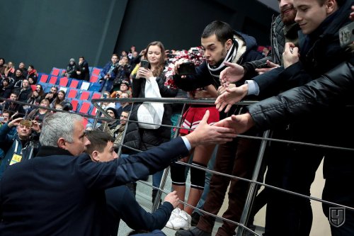 Mourinyo buzun üstünə yıxıldı - FOTOLAR