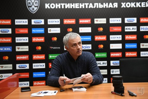 Mourinyo buzun üstünə yıxıldı - FOTOLAR