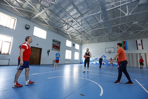 FIDE prezidenti Şəmkirdə basketbol oynadı - FOTOLAR