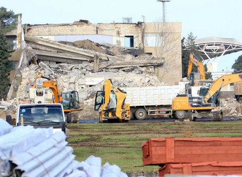 Sumqayıt stadionunu belə sökürlər - FOTOLAR