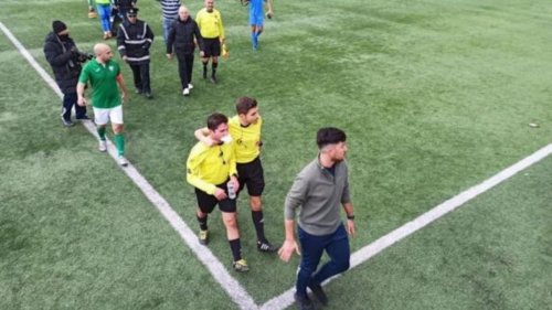 Futbolçu hakimi döydüyü üçün qandallandı - VİDEO