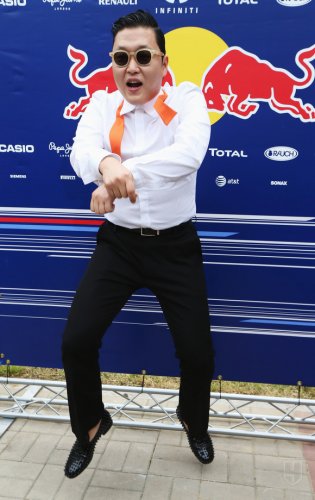 "Formula 1" izləyən məşhurlar - FOTOLAR
