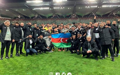 "Qarabağ"dan kollektiv əsgər salamı - FOTOLAR