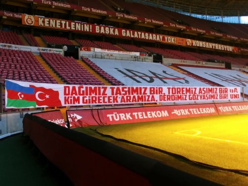 "Qalatasaray"ın stadionunda Azərbaycana dəstək şüarları - FOTOLAR