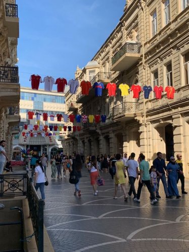 Uelsli azarkeşlər Bakıda olmaqdan məmnundur - FOTOLAR