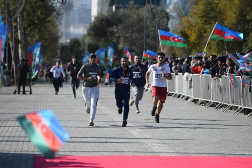 Bakıda qələbə qaçışı - FOTOLAR