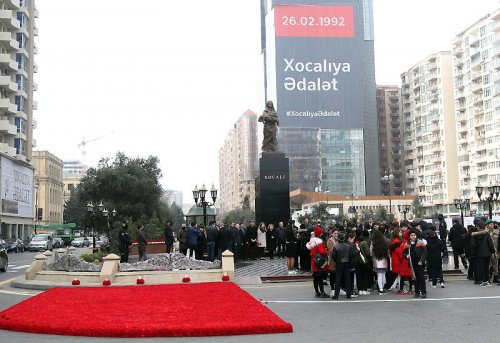 De Byazi Xocalı abidəsini ziyarət etdi - FOTOLAR