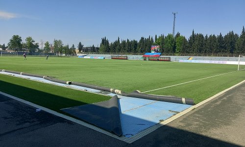 Tovuz şəhər stadionunun ot örtüyü yenilənir - FOTOLAR