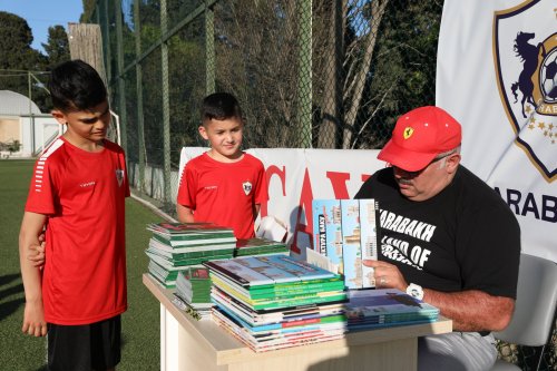 Bəhram Bağırzadədən futbolçulara hədiyyə - FOTOLAR