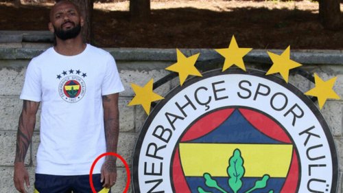 "Fənərbağça"nın futbolçusunu canlı yayımda arı sancdı - FOTOLAR