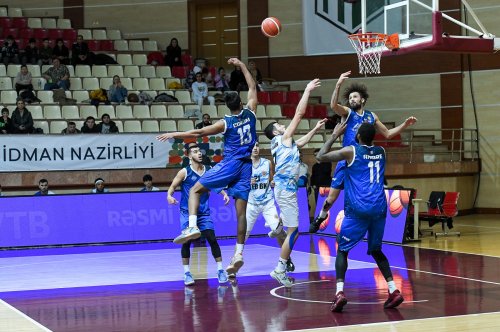 Açılış oyununda lider uduzdu - FOTOLAR