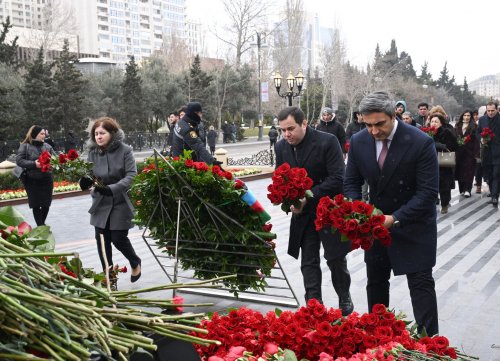 Nazirliyin kollektivi Xocalı qurbanlarını andı - FOTOLAR