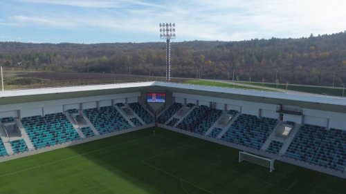 Dördüncü liqada oynayan klubun 30 milyonluq stadionu - FOTOLAR
