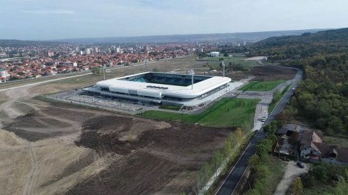 Dördüncü liqada oynayan klubun 30 milyonluq stadionu - FOTOLAR