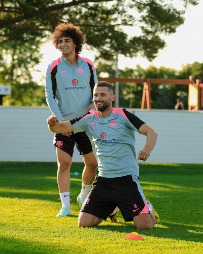 "Sabah"ın yeni baş məşqçisi futbolçulara reqbi oynatdı - FOTOLAR