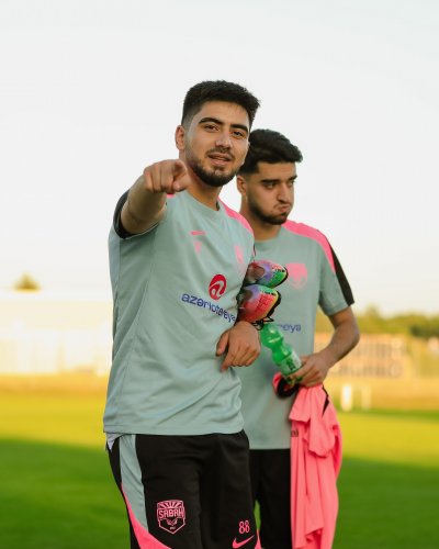 "Sabah"ın yeni baş məşqçisi futbolçulara reqbi oynatdı - FOTOLAR
