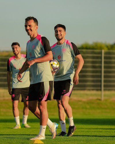"Sabah"ın yeni baş məşqçisi futbolçulara reqbi oynatdı - FOTOLAR