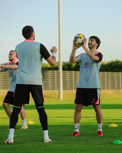 "Sabah"ın yeni baş məşqçisi futbolçulara reqbi oynatdı - FOTOLAR