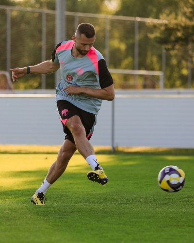 "Sabah"ın yeni baş məşqçisi futbolçulara reqbi oynatdı - FOTOLAR