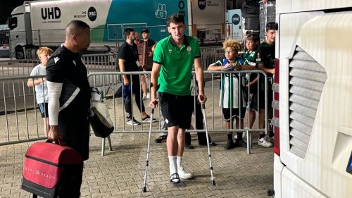 "Ferentsvaroş"un zədəli futbolçusu qoltuq ağaclarında - FOTO
