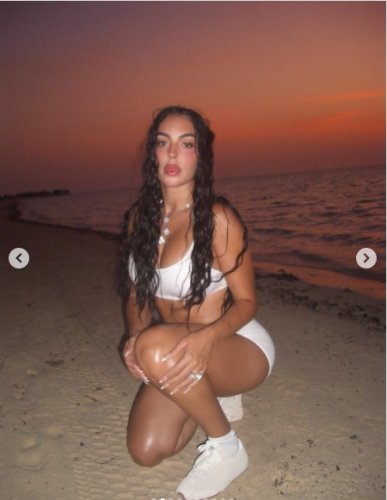Ronaldunun sevgilisinin çimərlik paylaşımı - FOTOLAR
