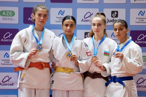 94 klub, 727 idmançı - FOTO
