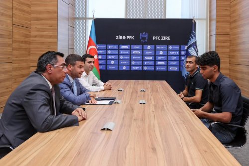 696 bal toplayan futbolçuya noutbuk hədiyyə olundu - FOTOLAR