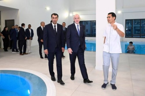 FIFA prezidenti Özbəkistanda təltif olundu - FOTOLAR