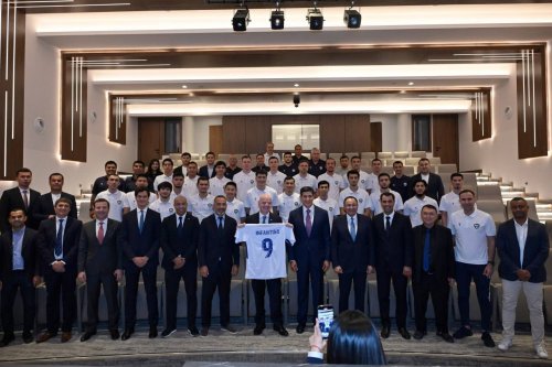 FIFA prezidenti Özbəkistanda təltif olundu - FOTOLAR
