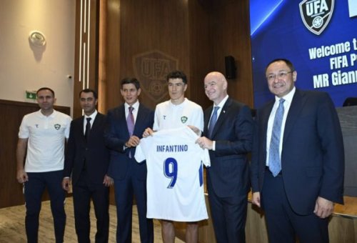 FIFA prezidenti Özbəkistanda təltif olundu - FOTOLAR