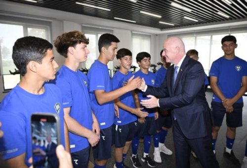 FIFA prezidenti Özbəkistanda təltif olundu - FOTOLAR