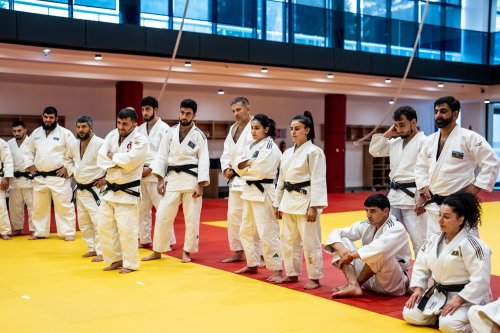 Yaponlar Bakıda seminar keçirir - FOTOLAR
