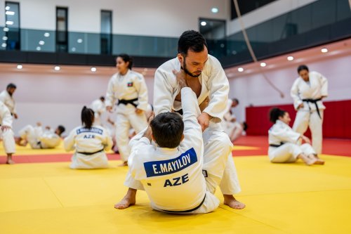 Yaponlar Bakıda seminar keçirir - FOTOLAR