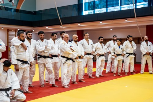 Yaponlar Bakıda seminar keçirir - FOTOLAR