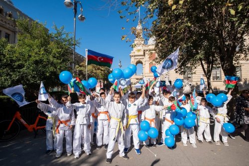 Cüdoçular “Şəhər turu”nda - FOTO Cüdoçular “Şəhər turu”nda - FOTO