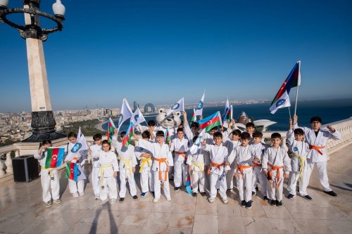 Cüdoçular “Şəhər turu”nda - FOTO Cüdoçular “Şəhər turu”nda - FOTO