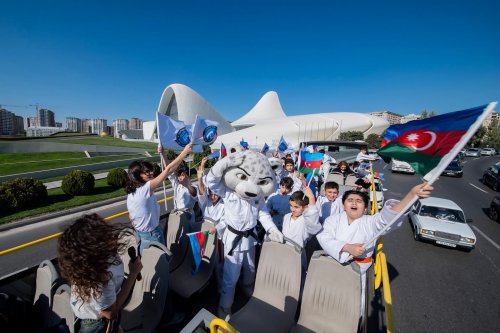 Cüdoçular “Şəhər turu”nda - FOTO Cüdoçular “Şəhər turu”nda - FOTO